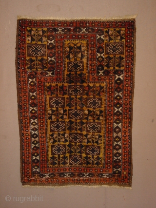 Balouch prayer rug antique.
Some low pile, corosion of the dark-brown.
No repairs or stains. Wonderfull and very
original colors and fine knot for this piece.
Wool on wool foundation.

The size  is  ft. 3.1x4.5  ...