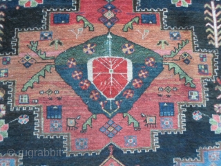 Size 200x154 cm from Chahar Mahal-va-Bachtyari (or maybe Afshar). Antique piece with
natural dyes and very original design. Very good condition for this Bachtyar knotted
around the end of XIX th. century. All wool.Piece  ...