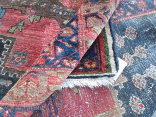 Size 200x154 cm from Chahar Mahal-va-Bachtyari (or maybe Afshar). Antique piece with
natural dyes and very original design. Very good condition for this Bachtyar knotted
around the end of XIX th. century. All wool.Piece  ...