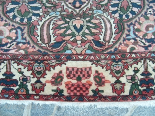 328 x 224 cm is the size of this original piece knotted in the region
of Chahar Mahal-va-Bachtiari central sud of Persia.
Exported from Iran before the 01.01.1988.
Veri, very good condition, washed and ready  ...