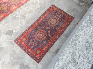 324 X 161 CM IS THE EXACT SIZE OF THIS ANTIQUE CARPET.
KNOTTED IN CHINA XINJIANG, EAST TURKESTAN, OASI OF KHOTAN.
VERY GOOD CONDITION, WASHED AND PROMPT FOR TO USE IN YOUR HOUSE.
WOOL ON  ...