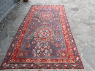 324 X 161 CM IS THE EXACT SIZE OF THIS ANTIQUE CARPET.
KNOTTED IN CHINA XINJIANG, EAST TURKESTAN, OASI OF KHOTAN.
VERY GOOD CONDITION, WASHED AND PROMPT FOR TO USE IN YOUR HOUSE.
WOOL ON  ...