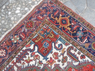 Heris 280 x 180 cm. It is in good condition.
The carpet has full pile.
Natural dyes - Washed and ready for domestic use.
More info, photos or price on request. Thanks for all
your attention.
All  ...