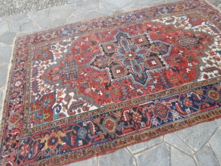 Heris 280 x 180 cm. It is in good condition.
The carpet has full pile.
Natural dyes - Washed and ready for domestic use.
More info, photos or price on request. Thanks for all
your attention.
All  ...