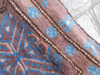 99 x 68  cm
Old AFGHAN Belouch Balisht
In very, very good condition.
Wool on wool. Carpet and kilim reverse.
Shiny wool and beautiful colors for this carpet.
        