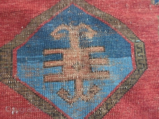 Antique Kazakh from Caucasus in fair condition.
Wool on wool and natural colors for this piece.
Very archaic design and shiny colors.
More info or pictures on request.
REGARDS from COMO !      ...