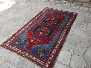 SIZE  cm. 240 x 140 cm. = ft. 7,33 x 4,60 ft.
In perfecto condition. All wool and fastened colors.
Original design for this Antique KAZAKH.
Bejinning XX th. century.

Greeting from lake of Como  ...