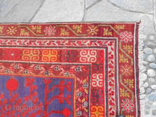 East Turkestan - Xinjiang - Oasi of YARKAND.
Antique Samarkand design POMEGRANADES.
Size m. 4.99 x 2.30
Good condition, all original. Fastened color.
Other info and photos on request.
***********
This piece has been sold in COMO! Grazie!
VENDUTO  ...