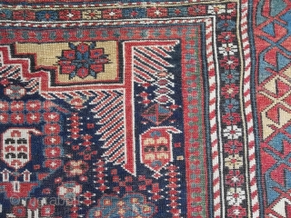 192 x 118 cm
Tappeto ORIENTALE CAUCASO distretto di KHILA antico fine 1800.
Tracce d'uso dovute all'epoca ma nel complesso tappeto bello e importante.  
Oriental carpet knotted in CAUCASUS the district of KHILA.
Some  ...