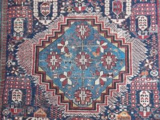 192 x 118 cm
Tappeto ORIENTALE CAUCASO distretto di KHILA antico fine 1800.
Tracce d'uso dovute all'epoca ma nel complesso tappeto bello e importante.  
Oriental carpet knotted in CAUCASUS the district of KHILA.
Some  ...