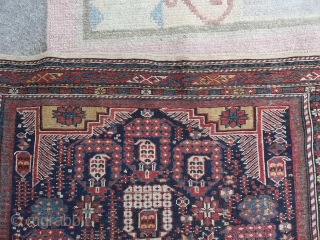 192 x 118 cm
Tappeto ORIENTALE CAUCASO distretto di KHILA antico fine 1800.
Tracce d'uso dovute all'epoca ma nel complesso tappeto bello e importante.  
Oriental carpet knotted in CAUCASUS the district of KHILA.
Some  ...