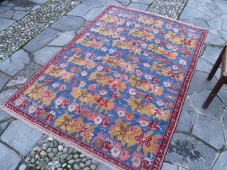 217 x 147 cm
Oriental carpet knotted in CAUCASUS region of KARABAGH.
All wool and in very good condition.
Amazing piece and very original for the color blue-sky.
More pictures or info on request.

Greeting from COMO  ...