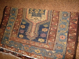 An antique and very original piece that I think district of AZERBAIJAN. 
MESHKIN capet antique.   * But MAYBE a KELARDASHT carpet antique *.
Wool on wool and natural dyes.
Size cm. 99  ...