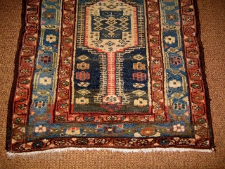 An antique and very original piece that I think district of AZERBAIJAN. 
MESHKIN capet antique.   * But MAYBE a KELARDASHT carpet antique *.
Wool on wool and natural dyes.
Size cm. 99  ...