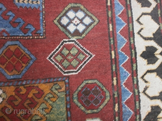 Tappeto antico KAZAKH Borchalu CAUCASUS. The size is 273 x 174 cm.
Very good condition. Full pile and fastened colors, washed.
Collector piece. Wool on wool, natural dyes. 
More pictures and info on request.
Kind  ...