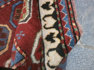 Tappeto antico KAZAKH Borchalu CAUCASUS. The size is 273 x 174 cm.
Very good condition. Full pile and fastened colors, washed.
Collector piece. Wool on wool, natural dyes. 
More pictures and info on request.
Kind  ...