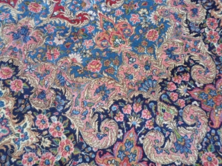 Palace Ravar-Kerman in very, very good condition.
Full pile, original sizes, selvedges and ends.
Millefleures design with a big medaillon.
Carpet has been washed and ready for domestic use.
Very fine knot for this liberty Persian  ...