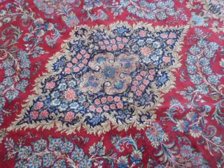 Palace Ravar-Kerman in very, very good condition.
Full pile, original sizes, selvedges and ends.
Millefleures design with a big medaillon.
Carpet has been washed and ready for domestic use.
Very fine knot for this liberty Persian  ...