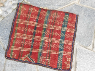 49 x 46 cm  is the size of this Khordjin Belouch antique tribe Mushkwani.
Very good condition - full pile (washed). Wool on wool and natural dyes.

Other info and photo on request.

WARM  ...