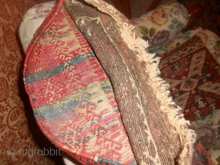 49 x 46 cm  is the size of this Khordjin Belouch antique tribe Mushkwani.
Very good condition - full pile (washed). Wool on wool and natural dyes.

Other info and photo on request.

WARM  ...