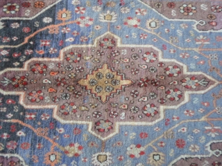 Oasi of KASHGAR XINJIANG region of East-Turkestan.
In perfect condition with size m. 3,85 x 2,02.
Original soft colors for this Samarkand ancien.
Shiny and velvelty wool for this palace carpet.
More info and pictures on  ...