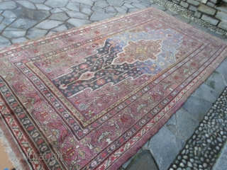 Oasi of KASHGAR XINJIANG region of East-Turkestan.
In perfect condition with size m. 3,85 x 2,02.
Original soft colors for this Samarkand ancien.
Shiny and velvelty wool for this palace carpet.
More info and pictures on  ...