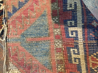 Şavak kurt rug very old fırwkment 
Size 95x38
shipping included                        