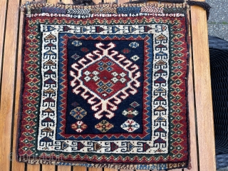 60cmx60cm size Qashgai bag...Fantastic colours in top condition...Need wash...
Warp made by goat hair..                    