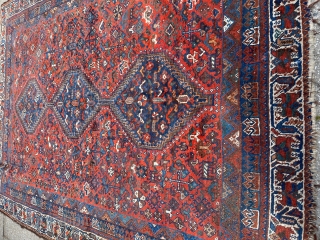 Beautiful Qashqai Rug..Needs wash..Needs repair from small out border...
Size 180x220 cm..Deep natural colours..                    