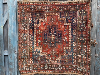 Beautiful Qashgai Yastik..Naturel dyes..Needs washing..Size is 100x100 cm..                         
