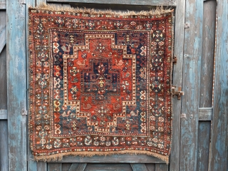Beautiful Qashgai Yastik..Naturel dyes..Needs washing..Size is 100x100 cm..                         