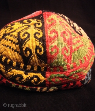 Uzbek vintage natural silk handmade hat skull duppi hat

Size: 
Hat Circumference: 46 cm 

Fast shipping all over the world,!              