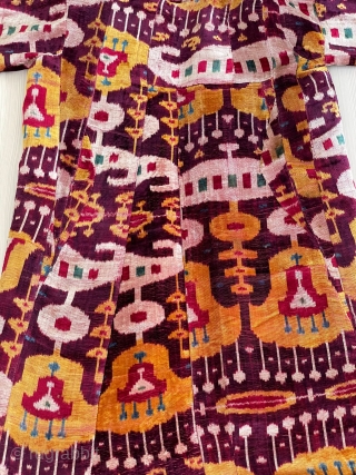19.th century Silk velvet İkat baghmal chapan, uzbek hand weaving coat, Rare unique museum collection baghmal chapan coat


Height: 105 cm
Under arm: 60 cm
Shoulder size: 48 cm

Fast shipping worldwide
     