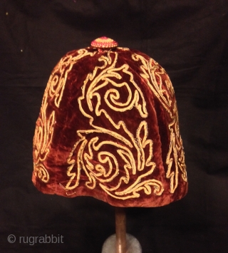 Rare Vintage unique collection velvet Sarma handmade hat with silk tassel hat 

Size:
Hat circumceference: 58 cm

Fast shipping worldwide 

Thanks visiting for my shop:)          