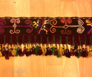 Multi colored antique Uzbek tassel
Size: 75 cm X 16 cm

100% handmade

VINTAGE UZBEK TASSELS :
”Segusha”( Triangle) is a decorative embellishments, whose function, was to decorate the beddings tucked away folded against the walls  ...