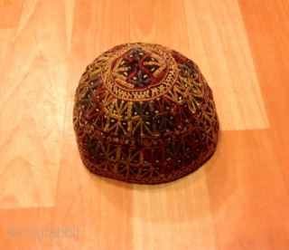 That old turkoman hats
İt is all by handmade
For decorative your Home 

Head circumference 7,80 inç. ( 20 CM. )
Height : 10 cm

FAST WORLDWIDE SHIPPING by FEDEX EXPRESS almost within 3 to 5  ...