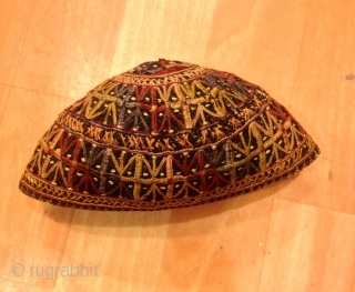 That old turkoman hats
İt is all by handmade
For decorative your Home 

Head circumference 7,80 inç. ( 20 CM. )
Height : 10 cm

FAST WORLDWIDE SHIPPING by FEDEX EXPRESS almost within 3 to 5  ...