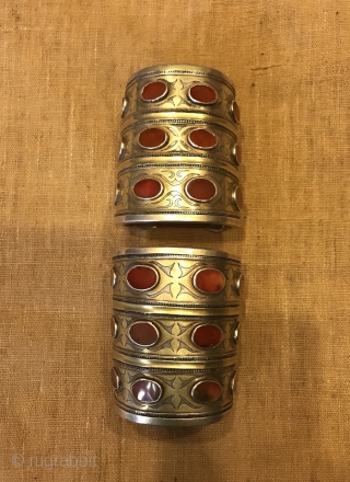 Vintage handmade turkmen silver jewelry bracelets 

Weight: 453 grams 

Heights:8.50 cm
Length : 17.50 cm
Inside size : 14 cm

Fast shipping worldwide 

Thanks visiting for my shop :)       