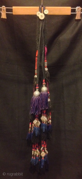 Uzbek ethnic tribal tassel
Decorative home 

Size : 
Heights: 65 cm

from Uzbekistan

100% handmade 

VINTAGE UZBEK TASSELS :
”Segusha”( Triangle) is a decorative embellishments, whose function, was to decorate the beddings tucked away folded against  ...