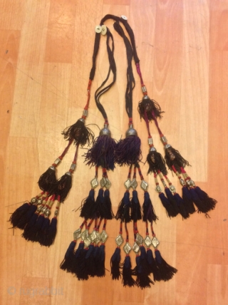 Uzbek ethnic tribal tassel
Decorative home 

Size : 
Heights: 65 cm

from Uzbekistan

100% handmade 

VINTAGE UZBEK TASSELS :
”Segusha”( Triangle) is a decorative embellishments, whose function, was to decorate the beddings tucked away folded against  ...