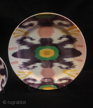 Antique Uzbek ikat plate 

Size big plate : 33 cm
Size small plate : 21.50 cm

Fast shipping worldwide
                