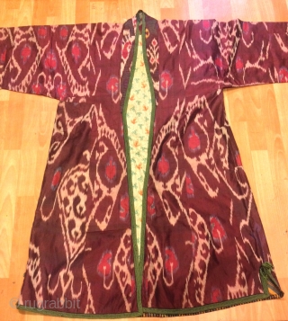 Uzbek silk İkat chapan kaftan 
19.century

Very beautiful İkat chapan,

Size : 
Height : 130 cm
Under arm : 65 cm
Shoulder size : 60 cm

Please feel free if you have any kind of question

Fast shipping  ...