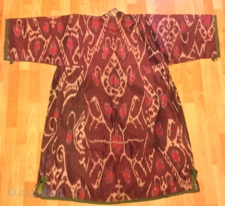 Uzbek silk İkat chapan kaftan 
19.century

Very beautiful İkat chapan,

Size : 
Height : 130 cm
Under arm : 65 cm
Shoulder size : 60 cm

Please feel free if you have any kind of question

Fast shipping  ...