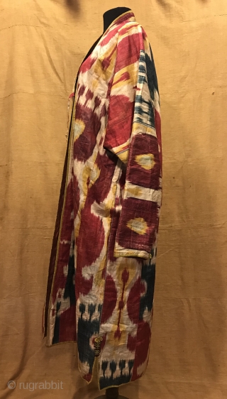 Uzbek Vintage silk ikat chapan clothes

Size 
Height : 125 cm
Under arm : 75 cm
Shoulder size : 65 cm

Fast shipping worldwide 

Thank you visiting for my shop :)      