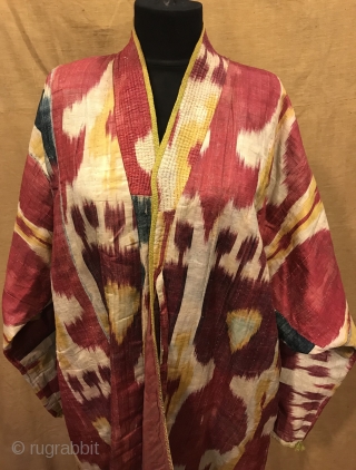 Uzbek Vintage silk ikat chapan clothes

Size 
Height : 125 cm
Under arm : 75 cm
Shoulder size : 65 cm

Fast shipping worldwide 

Thank you visiting for my shop :)      