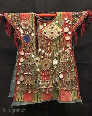 Turkmen tekke vintage handmade baby kaftan 

Size: 
Height : 50 cm
Lenght : 35 cm

Vintage Traditional Nomad child ceremonial dress & vest a child would wear and The Dress is decoreted by hand  ...