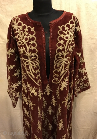 Vintage handmade Turkish ottoman velvet dress clothing 

Size: 
Height : 130 cm
Chest size : 60 cm
Under arm : 60 cm
Shoulder size : 50 cm

Fast shipping worldwide 

Thank you visiting for my shop  ...