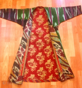 Turkmen ethnic ikat kaftan coat

Size: 
height: 105 cm
Under arm : 50 cm
Shoulder size : 50 cm


Please feel free if you have any kind of question

Shipment is world wide door to door step...

FAST  ...