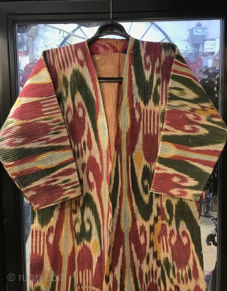 Antique Silk İkat chapan, uzbek hand weaving coat, silk robe caftan clothes, hippie bohemian jacket kaftans, rare ikat chapan coat


Size 
Height : 118 cm
Under arm : 55 cm
Shoulder size : 40 cm

Fast  ...