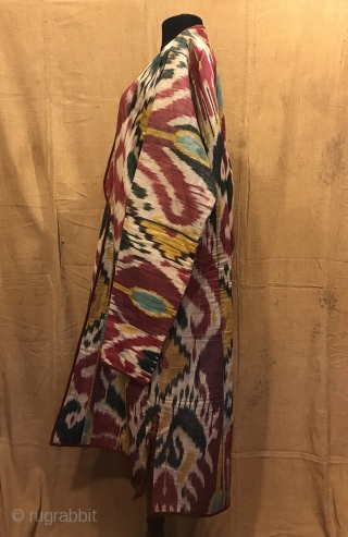 Uzbek Antiques silk ikat chapan clothes

Size 
Height : 125 cm
Under arm : 65 cm
Shoulder size : 55 cm

Fast shipping worldwide 

Thank you visiting for my shop :)      